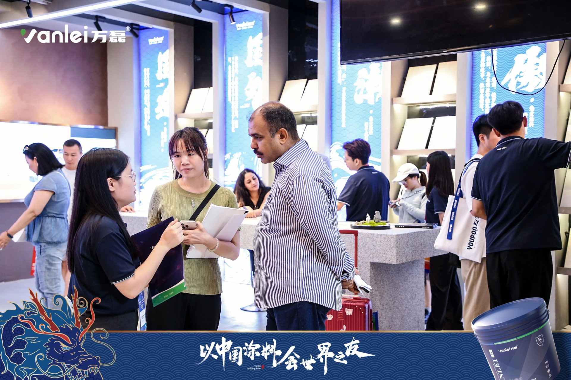 七年蟬聯(lián)展館人氣王！萬磊涂料，以中國(guó)涂料，會(huì)世界之友