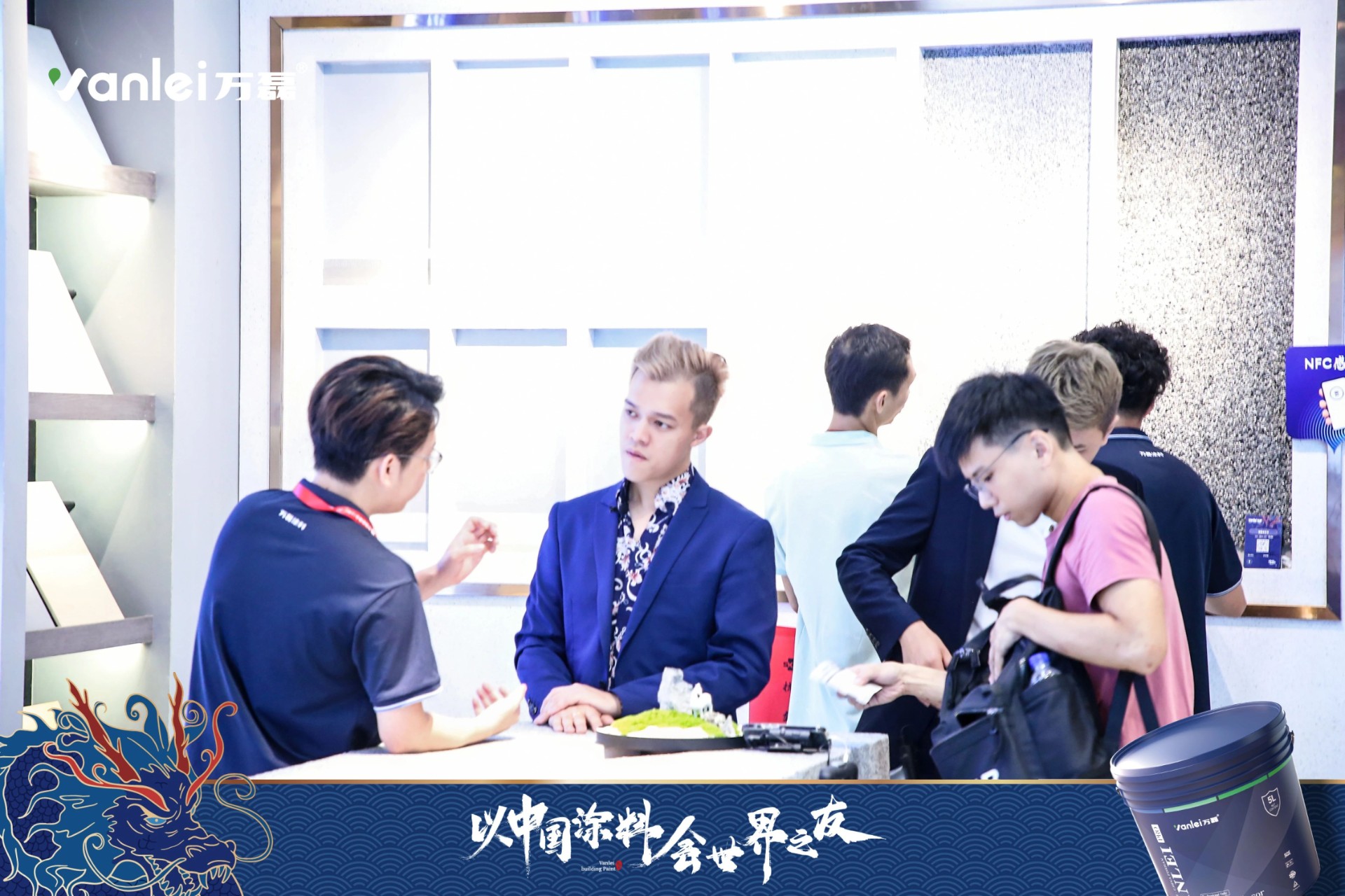 七年蟬聯(lián)展館人氣王！萬磊涂料，以中國(guó)涂料，會(huì)世界之友